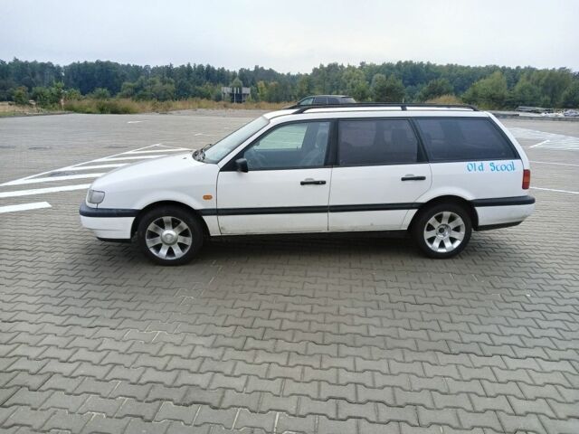 Белый Фольксваген Пассат Вариант, объемом двигателя 1.8 л и пробегом 473 тыс. км за 2500 $, фото 1 на Automoto.ua