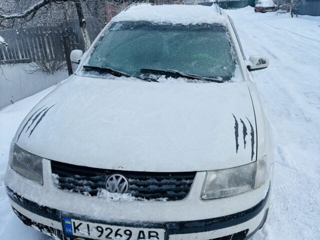 Білий Фольксваген Пассат Варіант, об'ємом двигуна 1.6 л та пробігом 377 тис. км за 1963 $, фото 1 на Automoto.ua