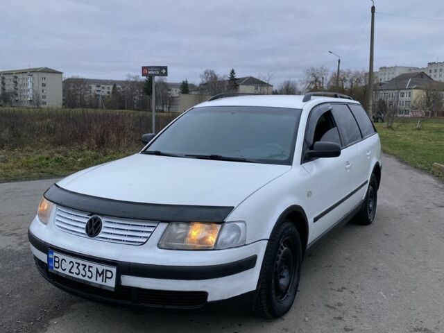 Белый Фольксваген Пассат Вариант, объемом двигателя 1.6 л и пробегом 297 тыс. км за 3300 $, фото 1 на Automoto.ua