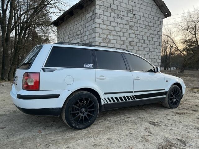 Белый Фольксваген Пассат Вариант, объемом двигателя 1.9 л и пробегом 279 тыс. км за 4100 $, фото 1 на Automoto.ua