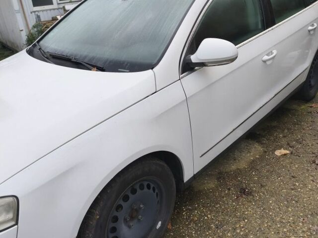 Белый Фольксваген Пассат Вариант, объемом двигателя 2 л и пробегом 300 тыс. км за 2700 $, фото 1 на Automoto.ua