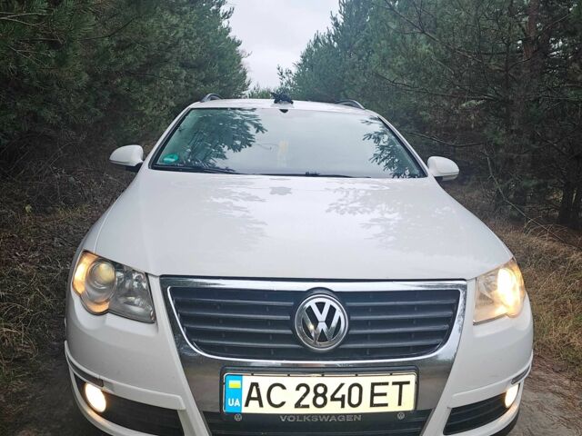 Белый Фольксваген Пассат Вариант, объемом двигателя 2 л и пробегом 290 тыс. км за 6500 $, фото 1 на Automoto.ua
