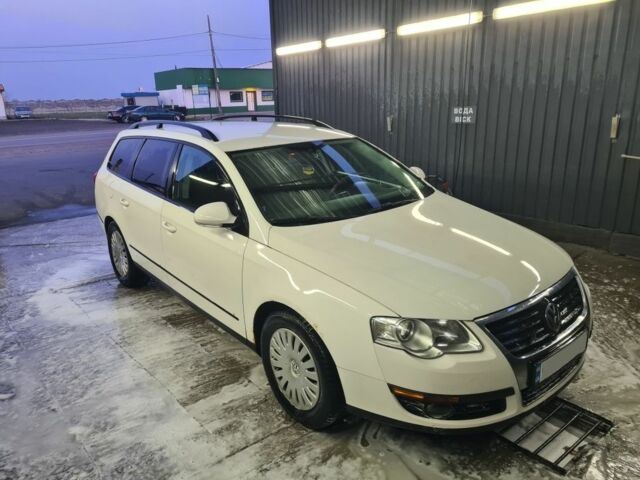 Белый Фольксваген Пассат Вариант, объемом двигателя 0 л и пробегом 299 тыс. км за 5450 $, фото 1 на Automoto.ua