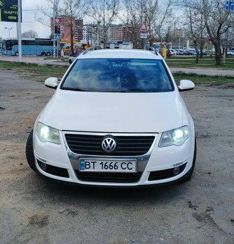 Белый Фольксваген Пассат Вариант, объемом двигателя 2 л и пробегом 420 тыс. км за 6600 $, фото 1 на Automoto.ua