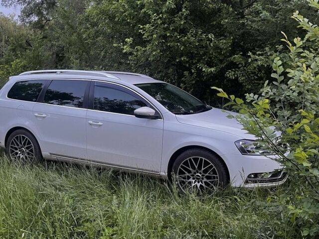Білий Фольксваген Пассат Варіант, об'ємом двигуна 1.6 л та пробігом 280 тис. км за 7400 $, фото 1 на Automoto.ua