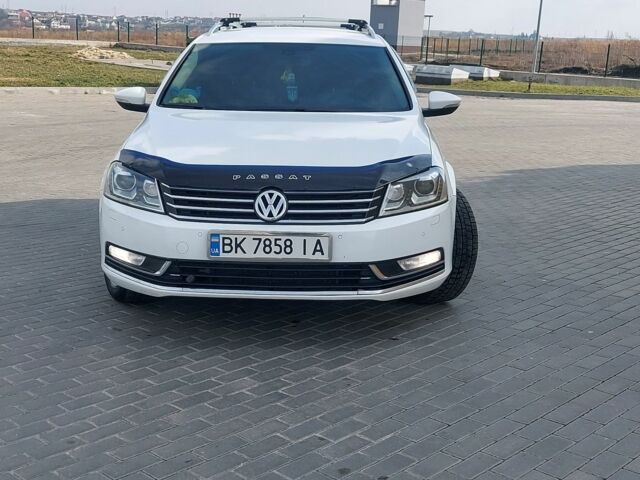 Білий Фольксваген Пассат Варіант, об'ємом двигуна 2 л та пробігом 300 тис. км за 9800 $, фото 1 на Automoto.ua