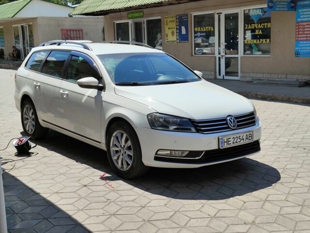 Белый Фольксваген Пассат Вариант, объемом двигателя 2 л и пробегом 230 тыс. км за 11500 $, фото 1 на Automoto.ua