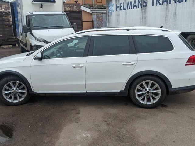 Белый Фольксваген Пассат Вариант, объемом двигателя 2 л и пробегом 253 тыс. км за 13500 $, фото 1 на Automoto.ua