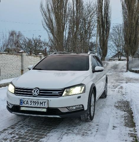 Белый Фольксваген Пассат Вариант, объемом двигателя 2 л и пробегом 218 тыс. км за 12600 $, фото 1 на Automoto.ua