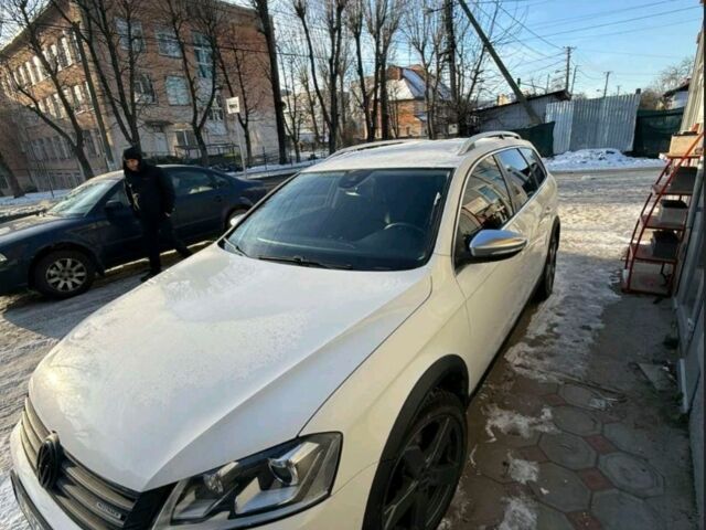 Белый Фольксваген Пассат Вариант, объемом двигателя 2 л и пробегом 300 тыс. км за 12500 $, фото 1 на Automoto.ua