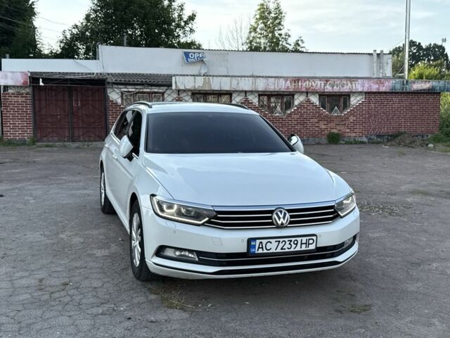 Білий Фольксваген Пассат Варіант, об'ємом двигуна 2 л та пробігом 330 тис. км за 11099 $, фото 1 на Automoto.ua