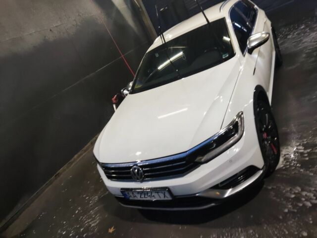 Білий Фольксваген Пассат Варіант, об'ємом двигуна 2 л та пробігом 244 тис. км за 22499 $, фото 1 на Automoto.ua