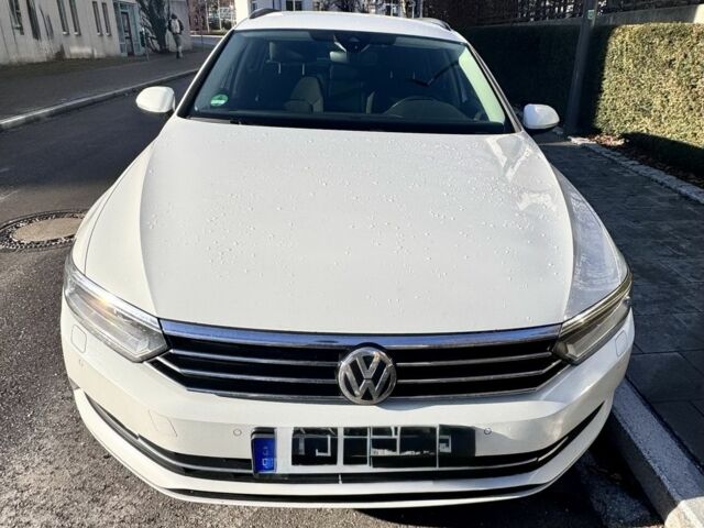 Білий Фольксваген Пассат Варіант, об'ємом двигуна 2 л та пробігом 236 тис. км за 12500 $, фото 1 на Automoto.ua