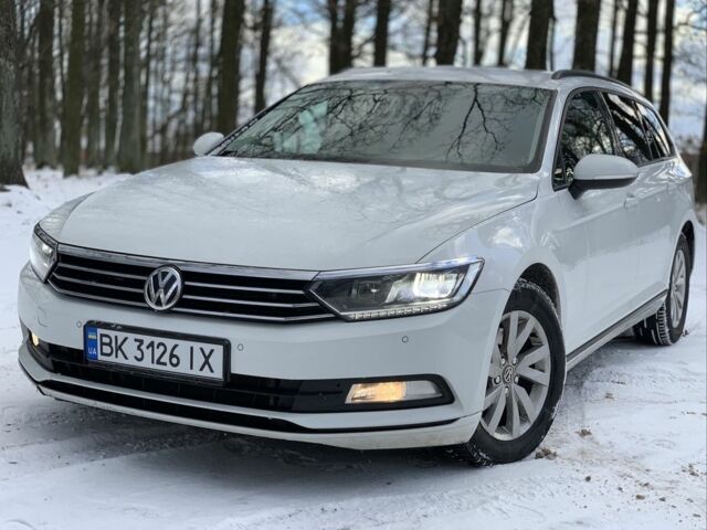 Білий Фольксваген Пассат Варіант, об'ємом двигуна 2 л та пробігом 229 тис. км за 12700 $, фото 1 на Automoto.ua