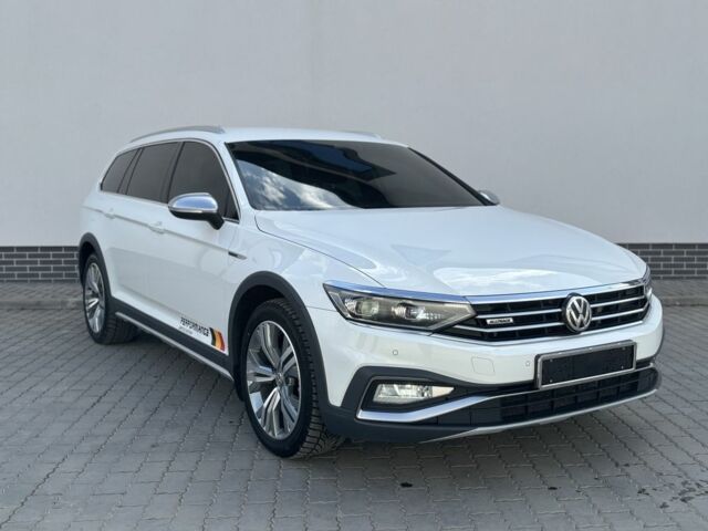 Белый Фольксваген Пассат Вариант, объемом двигателя 2 л и пробегом 180 тыс. км за 22999 $, фото 1 на Automoto.ua