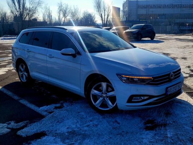 Белый Фольксваген Пассат Вариант, объемом двигателя 2 л и пробегом 263 тыс. км за 18100 $, фото 1 на Automoto.ua