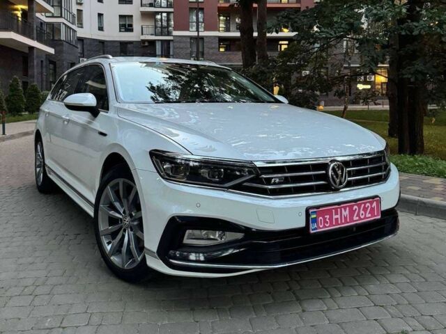 Фольксваген Пассат Вариант 2020 в Киеве на Automoto.ua Белый Фольксваген Пассат Вариант, объемом двигателя 2 л и пробегом 199 тыс. км за 25999 $, фото 1 на Automoto.ua