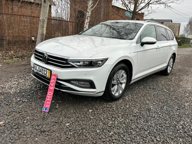 Білий Фольксваген Пассат Варіант, об'ємом двигуна 2 л та пробігом 215 тис. км за 552 $, фото 1 на Automoto.ua