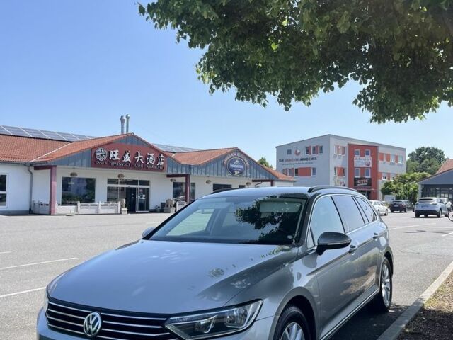 Бежевый Фольксваген Пассат Вариант, объемом двигателя 2 л и пробегом 255 тыс. км за 15119 $, фото 1 на Automoto.ua