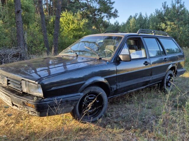 Чорний Фольксваген Пассат Варіант, об'ємом двигуна 1.6 л та пробігом 400 тис. км за 550 $, фото 1 на Automoto.ua