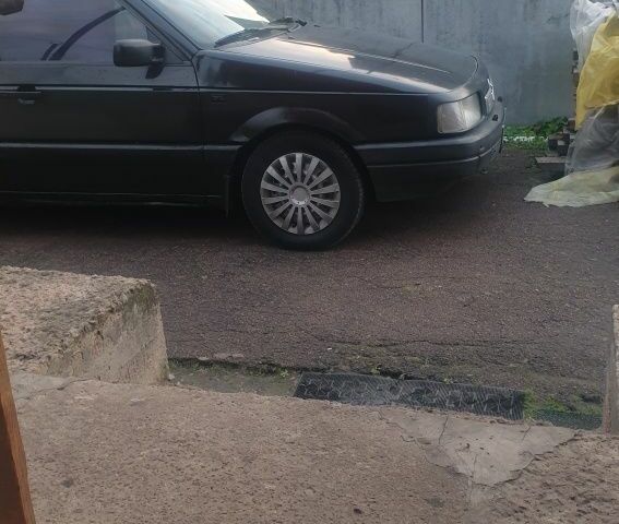 Черный Фольксваген Пассат Вариант, объемом двигателя 1.8 л и пробегом 360 тыс. км за 1500 $, фото 1 на Automoto.ua