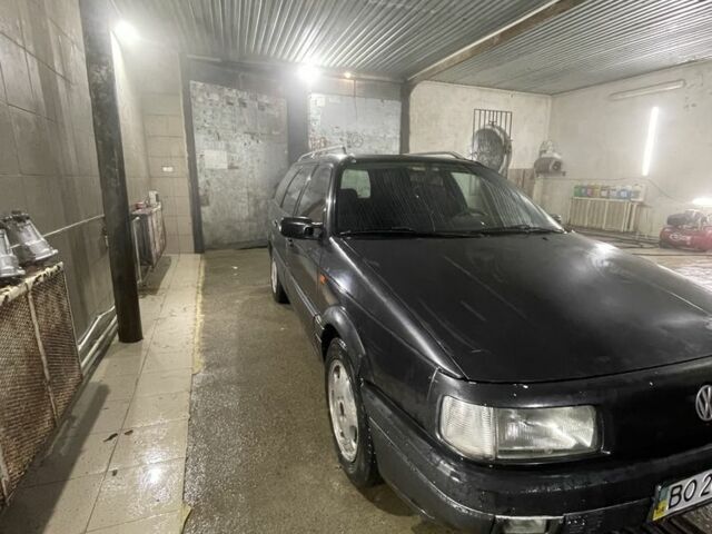 Черный Фольксваген Пассат Вариант, объемом двигателя 2 л и пробегом 328 тыс. км за 1799 $, фото 1 на Automoto.ua