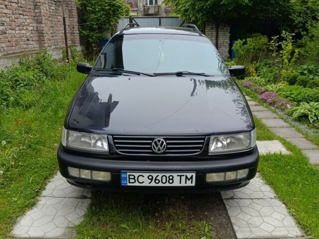 Черный Фольксваген Пассат Вариант, объемом двигателя 1.8 л и пробегом 300 тыс. км за 3000 $, фото 1 на Automoto.ua