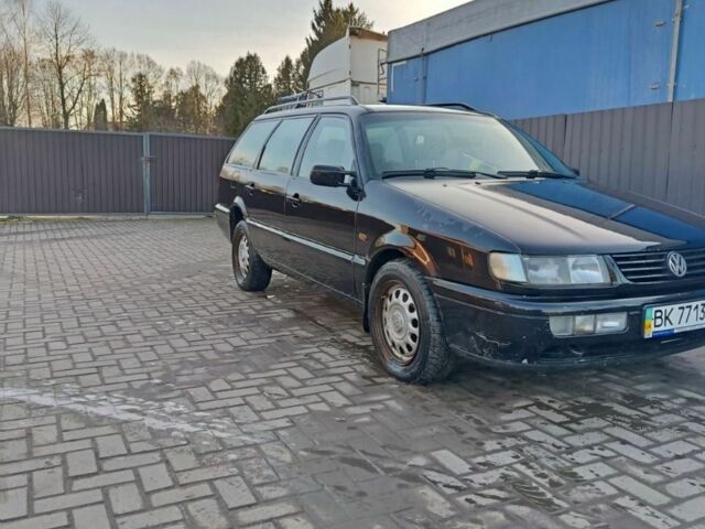 Черный Фольксваген Пассат Вариант, объемом двигателя 1.6 л и пробегом 1000 тыс. км за 1800 $, фото 1 на Automoto.ua