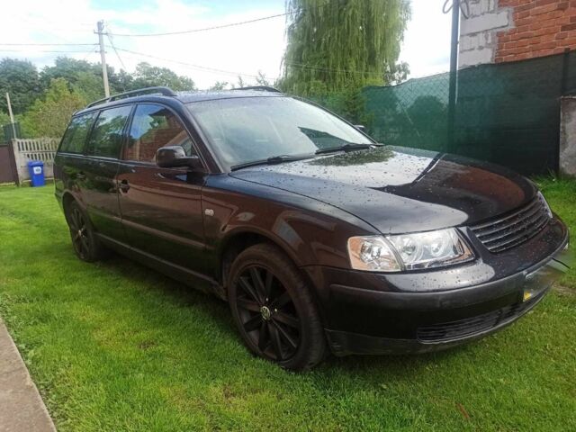 Черный Фольксваген Пассат Вариант, объемом двигателя 1.6 л и пробегом 320 тыс. км за 5000 $, фото 1 на Automoto.ua