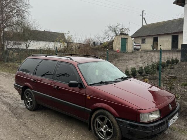 Черный Фольксваген Пассат Вариант, объемом двигателя 1.6 л и пробегом 300 тыс. км за 1800 $, фото 1 на Automoto.ua