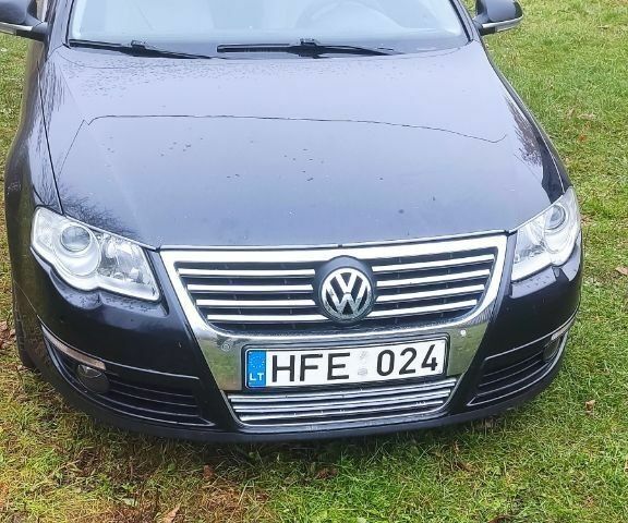 Черный Фольксваген Пассат Вариант, объемом двигателя 2 л и пробегом 246 тыс. км за 2800 $, фото 1 на Automoto.ua