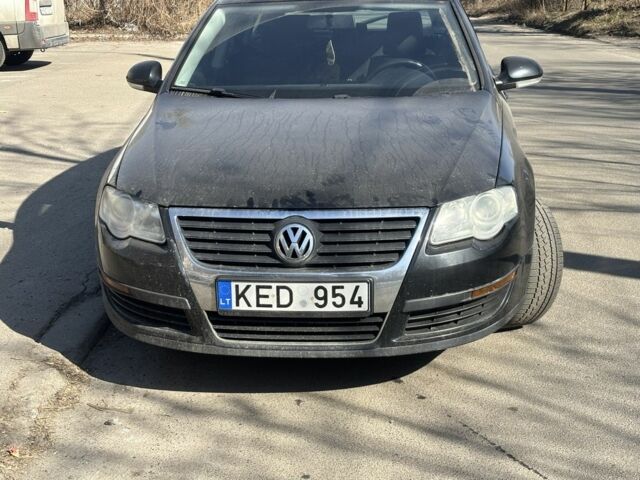 Черный Фольксваген Пассат Вариант, объемом двигателя 1.9 л и пробегом 296 тыс. км за 2800 $, фото 1 на Automoto.ua