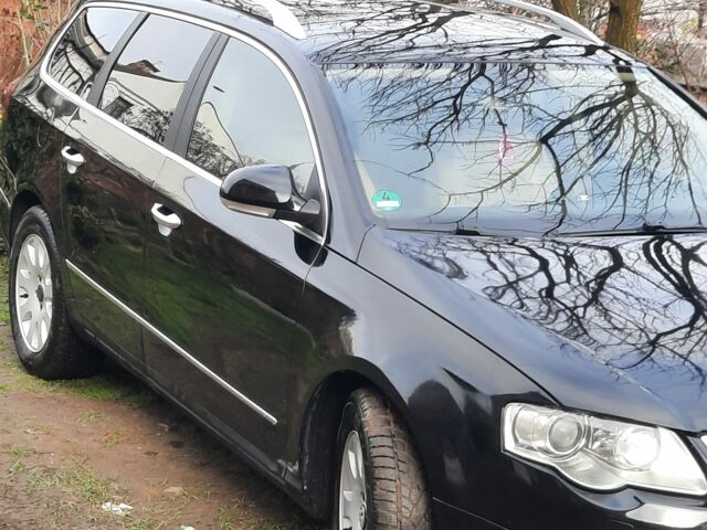 Черный Фольксваген Пассат Вариант, объемом двигателя 2 л и пробегом 240 тыс. км за 6400 $, фото 1 на Automoto.ua