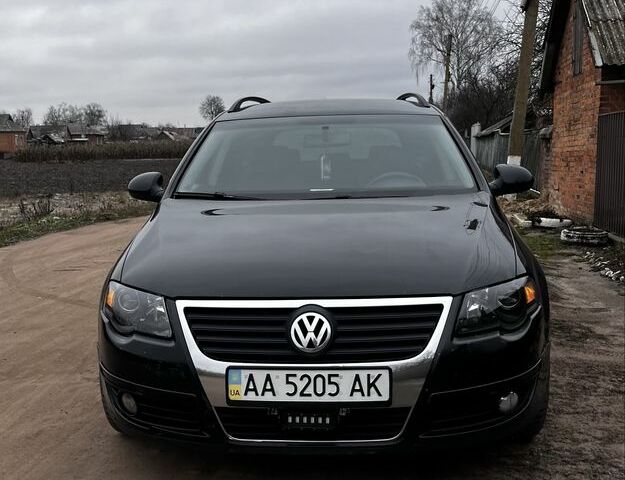 Черный Фольксваген Пассат Вариант, объемом двигателя 2 л и пробегом 278 тыс. км за 4600 $, фото 1 на Automoto.ua