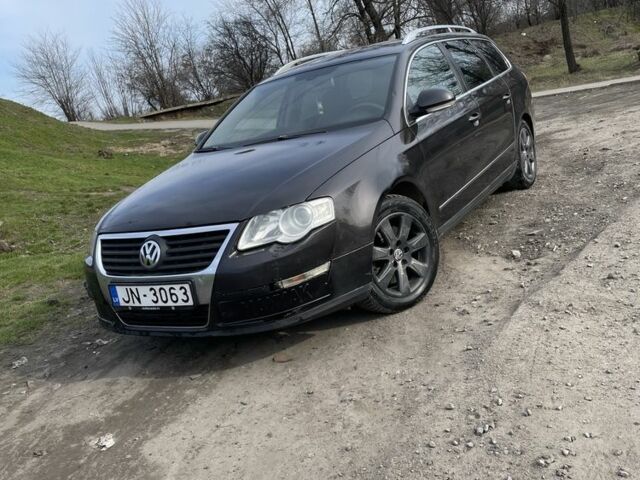 Черный Фольксваген Пассат Вариант, объемом двигателя 0 л и пробегом 300 тыс. км за 2708 $, фото 1 на Automoto.ua