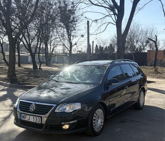 Черный Фольксваген Пассат Вариант, объемом двигателя 2 л и пробегом 370 тыс. км за 2999 $, фото 1 на Automoto.ua