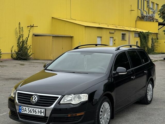 Черный Фольксваген Пассат Вариант, объемом двигателя 1.6 л и пробегом 289 тыс. км за 5197 $, фото 1 на Automoto.ua