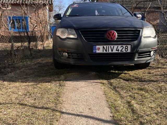 Черный Фольксваген Пассат Вариант, объемом двигателя 2 л и пробегом 370 тыс. км за 2200 $, фото 1 на Automoto.ua