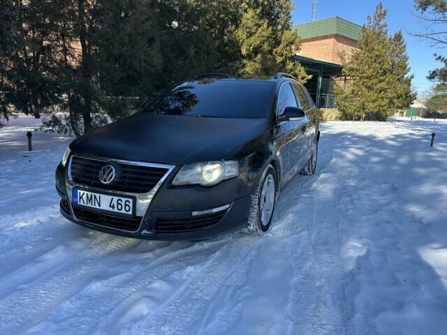 Черный Фольксваген Пассат Вариант, объемом двигателя 2 л и пробегом 260 тыс. км за 2150 $, фото 1 на Automoto.ua