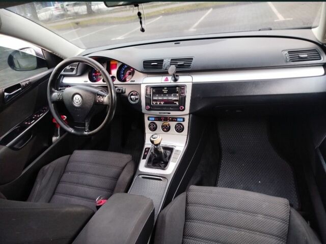 Черный Фольксваген Пассат Вариант, объемом двигателя 2 л и пробегом 320 тыс. км за 5750 $, фото 1 на Automoto.ua