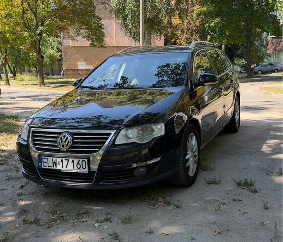 Чорний Фольксваген Пассат Варіант, об'ємом двигуна 2 л та пробігом 386 тис. км за 2498 $, фото 1 на Automoto.ua