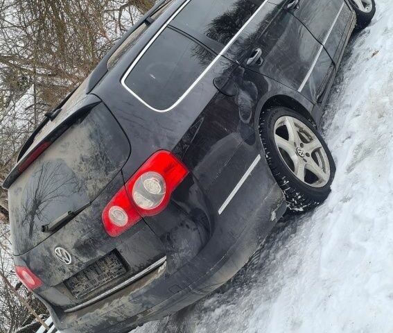 Черный Фольксваген Пассат Вариант, объемом двигателя 2 л и пробегом 330 тыс. км за 2700 $, фото 1 на Automoto.ua