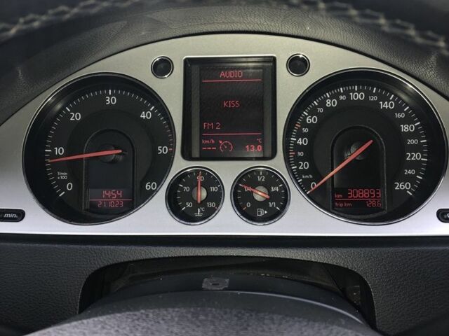 Черный Фольксваген Пассат Вариант, объемом двигателя 2 л и пробегом 300 тыс. км за 5200 $, фото 1 на Automoto.ua