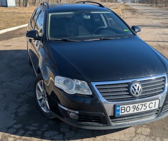 Черный Фольксваген Пассат Вариант, объемом двигателя 2 л и пробегом 333 тыс. км за 7500 $, фото 1 на Automoto.ua