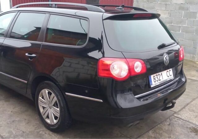 Чорний Фольксваген Пассат Варіант, об'ємом двигуна 2 л та пробігом 345 тис. км за 2750 $, фото 1 на Automoto.ua