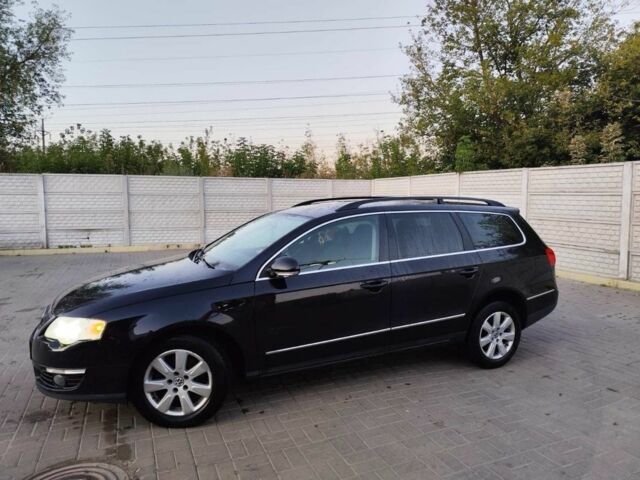 Черный Фольксваген Пассат Вариант, объемом двигателя 2 л и пробегом 333 тыс. км за 7500 $, фото 1 на Automoto.ua