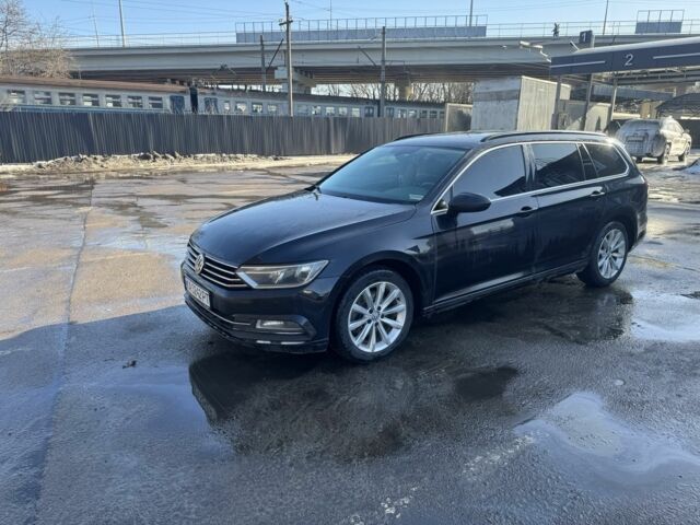 Черный Фольксваген Пассат Вариант, объемом двигателя 1.6 л и пробегом 295 тыс. км за 12000 $, фото 1 на Automoto.ua