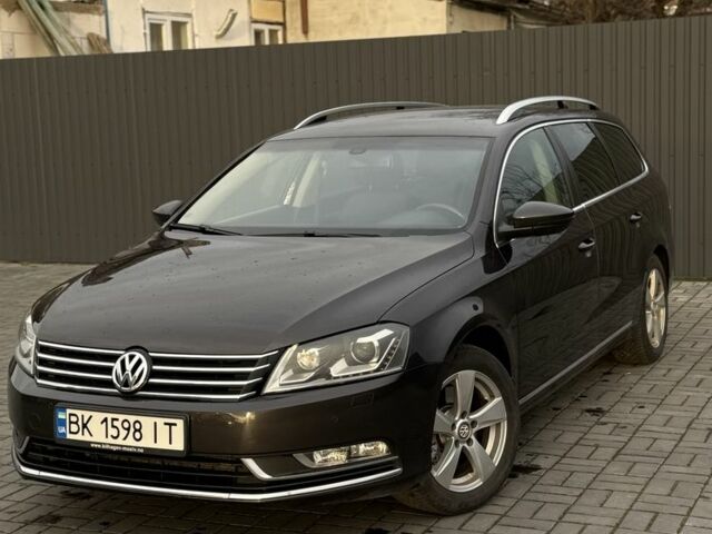 Коричневий Фольксваген Пассат Варіант, об'ємом двигуна 1.6 л та пробігом 216 тис. км за 9200 $, фото 1 на Automoto.ua