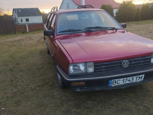 Красный Фольксваген Пассат Вариант, объемом двигателя 1.6 л и пробегом 999 тыс. км за 1550 $, фото 1 на Automoto.ua