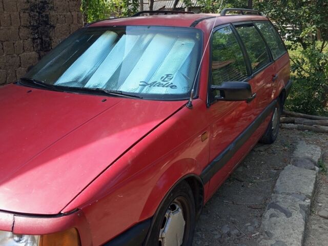 Фольксваген Пассат Вариант 1989 в Ужгороде на Automoto.ua Красный Фольксваген Пассат Вариант, объемом двигателя 1.8 л и пробегом 35 тыс. км за 1000 $, фото 1 на Automoto.ua